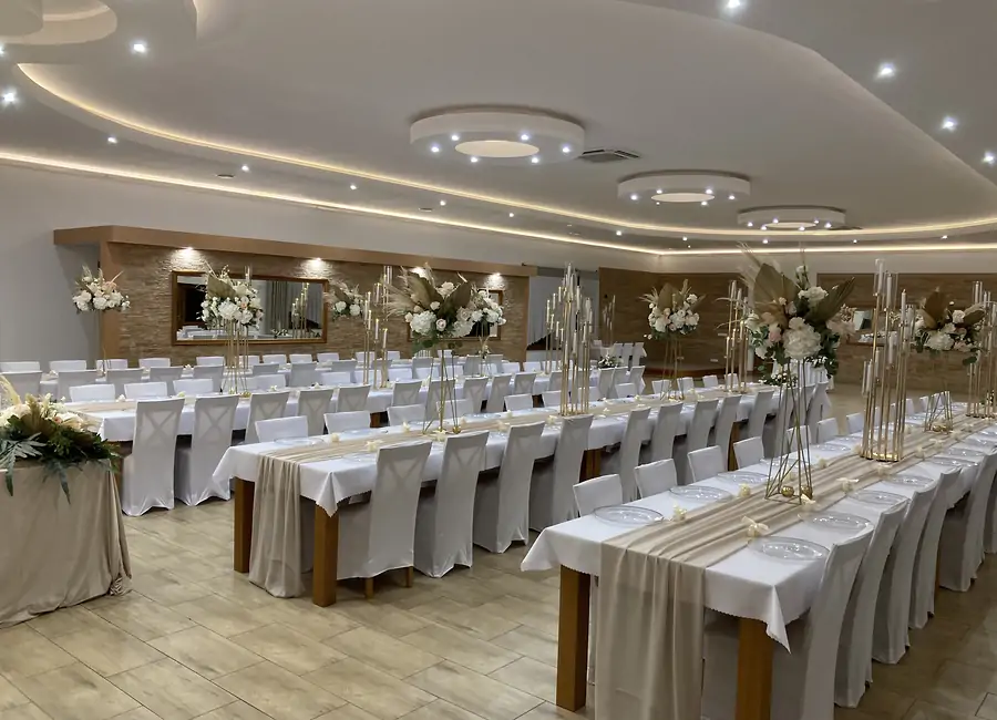 Elegancko przygotowana sala bankietowa